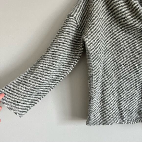 Geysir Women’s Gray White 100% Icelandic Wool Cardigan Sweater Size Small - Picture 2 of 9